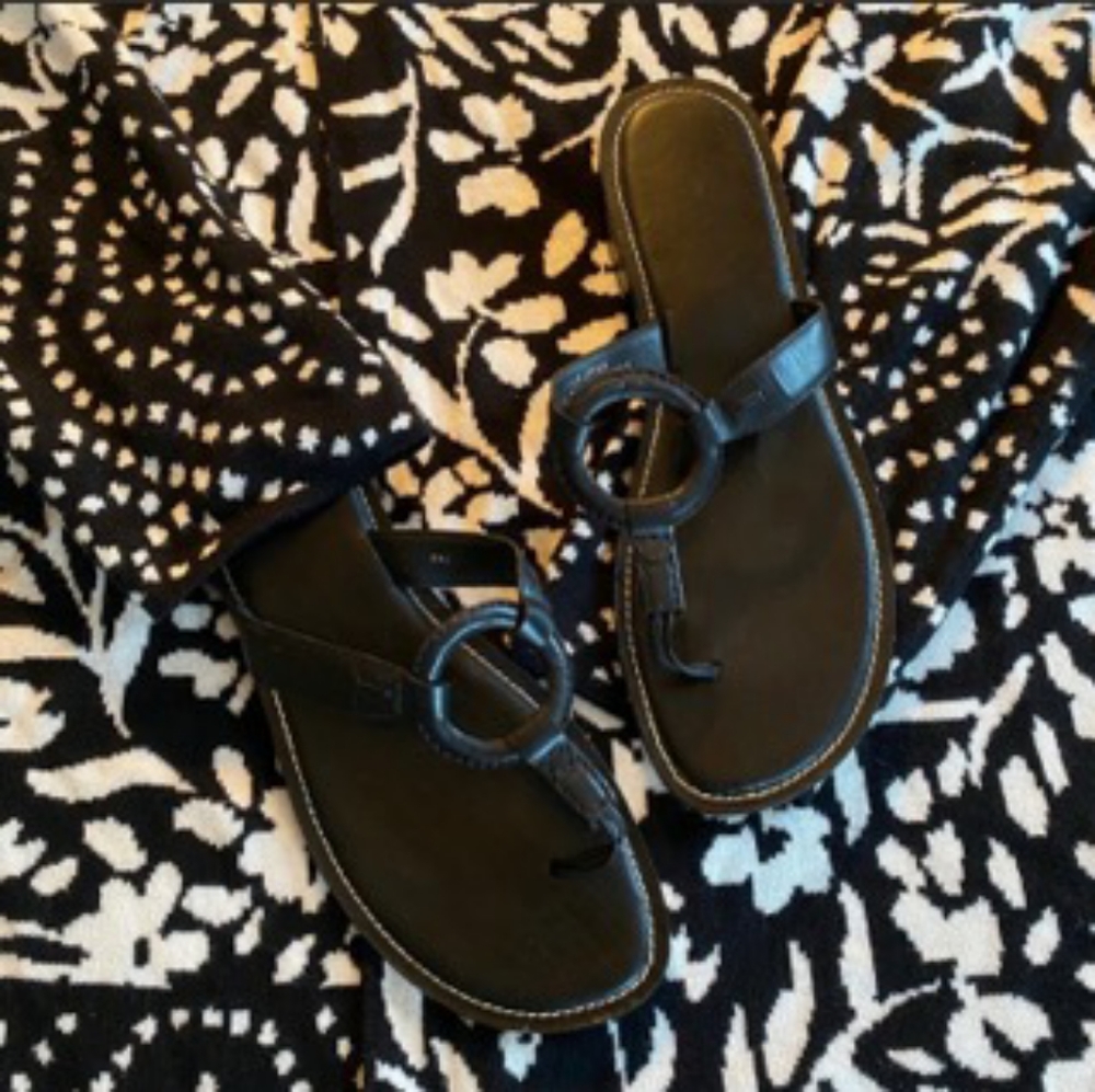 Women's sandals, leather upper, made in Brazil.